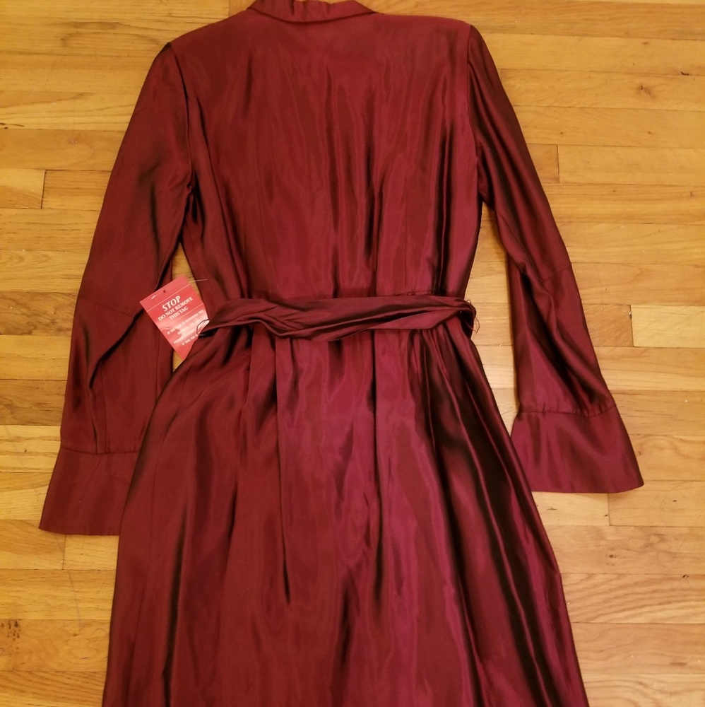 Beautiful dress - Picture 2 of 4